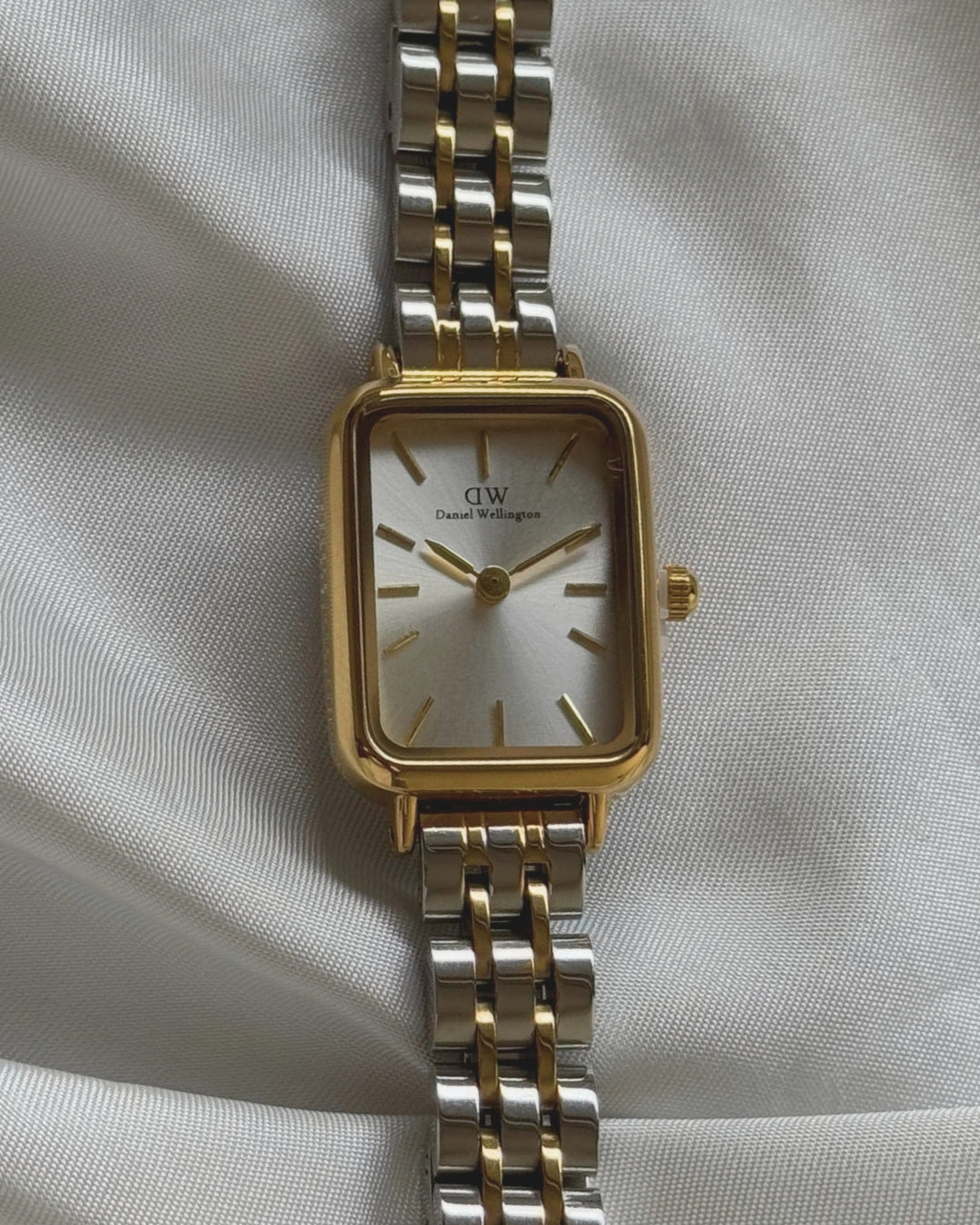 DW Quadro (Analog Watch)